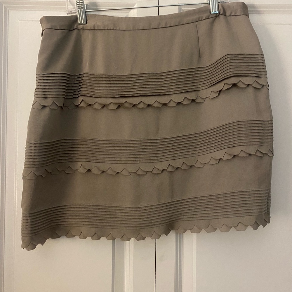 Taupe detailed silky skirt